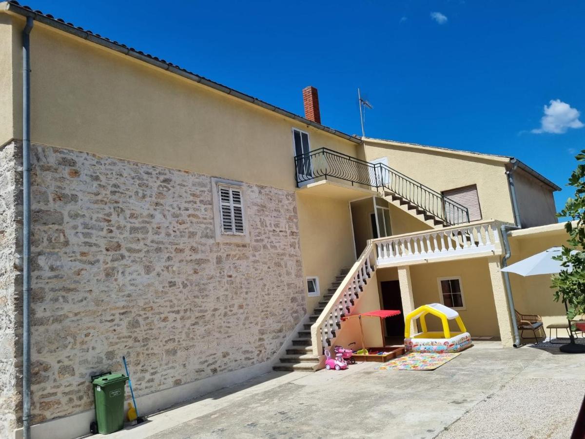 Apartmani Barbarosa Sveti Filip i Jakov Exterior photo